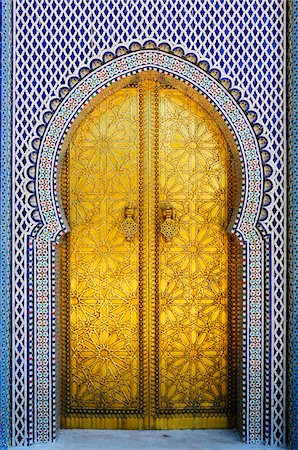 simsearch:862-03888922,k - Gold and tile work of the royal palace door in Fes. Morocco Foto de stock - Con derechos protegidos, Código: 862-03888906