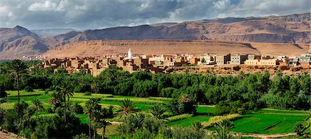 Panorama of the Tinerhir kasbah with the Todra gorges in the horizon. Morocco Stock Photo - Rights-Managed, Code: 862-03888908