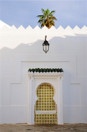 ethnic morocco - Décoration fontaine à l'intérieur de la médina d'Asilah. Maroc Photographie de stock - Rights-Managed, Code: 862-03888928