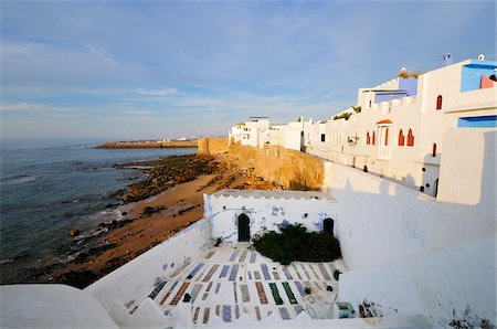 Asilah's white houses and graveyard overlooking the Atlantic Ocean. Morocco Fotografie stock - Rights-Managed, Codice: 862-03888929