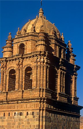 Peru, Andes, Huatanay Valley, Cusco. The belfry of Santo Domingo Church overlooks the ancient Inca palace and temple complex of Qoricancha. Fotografie stock - Rights-Managed, Codice: 862-03888975