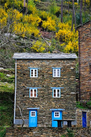 schicht - Piodao, old traditional village, all built in schist, in the heart of Portugal Stock Photo - Rights-Managed, Code: 862-03889099