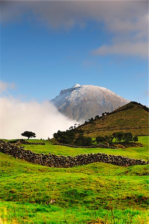 The volcano covered with snow, 2351 meters high, at the Pico island. His last eruption was in 1720. Azores islands, Portugal Fotografie stock - Rights-Managed, Codice: 862-03889167