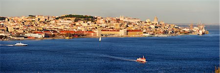 simsearch:862-05998856,k - The Tagus river (rio Tejo) and the historical center of Lisbon, capital of Portugal Stock Photo - Rights-Managed, Code: 862-03889172