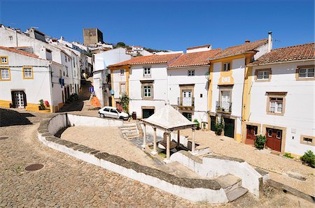 The jewish quarter and the manueline fountain in the historical village of Castelo de Vide, Alentejo, Portugal Foto de stock - Con derechos protegidos, Código: 862-03889194