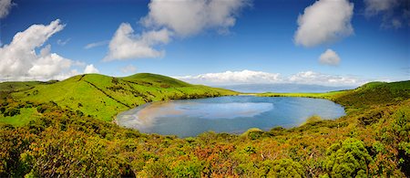 pico island - The Lagoa do Caiado crater (Caiado lagoon), one of the undreds of craters spread along the Pico island. On the horizon we can see Sao Jorge island. Azores islands, Portugal Foto de stock - Con derechos protegidos, Código: 862-03889232