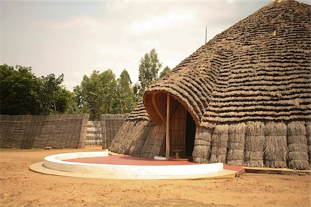 rekonstruktion - Nyanza, Ruanda. Eine Rekonstruktion des Schlosses Könige liegt der Fokus des Nationalmuseums. Stockbilder - Lizenzpflichtiges, Bildnummer: 862-03889469