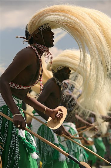 Vruniga, Rwanda. Traditional Intore dancers perform at the annual gorilla naming ceremony, Kwita Izina. Foto de stock - Derechos protegidos Premium, Artista: AWL Images, Código de la imagen: 862-03889483