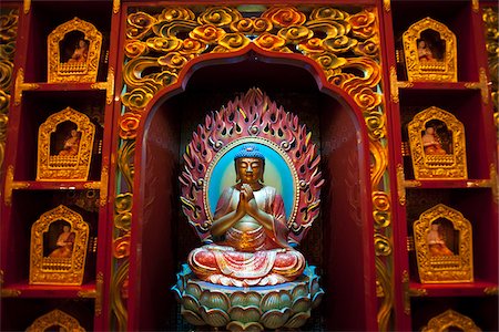 simsearch:855-03025298,k - Singapore, Singapore, Chinatown.  Buddha statue in the Buddha Tooth Relic Temple and Museum. Stock Photo - Rights-Managed, Code: 862-03889586