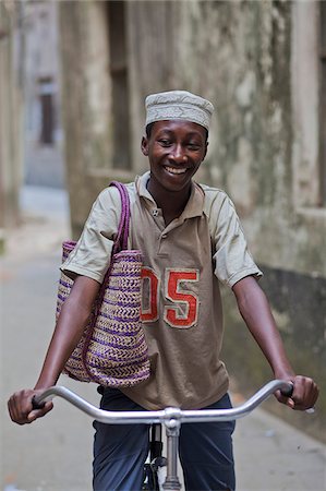 Portrait d'un résident local à Stone Town à Zanzibar, Tanzanie Photographie de stock - Rights-Managed, Code: 862-03890077