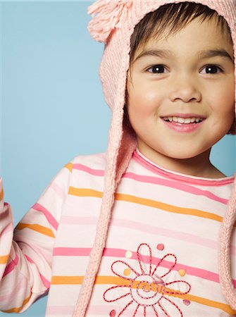 simsearch:877-06833353,k - Portrait of little girl with wool hat Photographie de stock - Rights-Managed, Code: 877-06834065