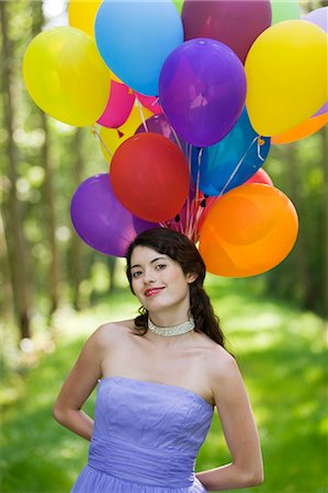 simsearch:877-06836460,k - Young woman holding bunch of balloons Photographie de stock - Rights-Managed, Code: 877-06834296