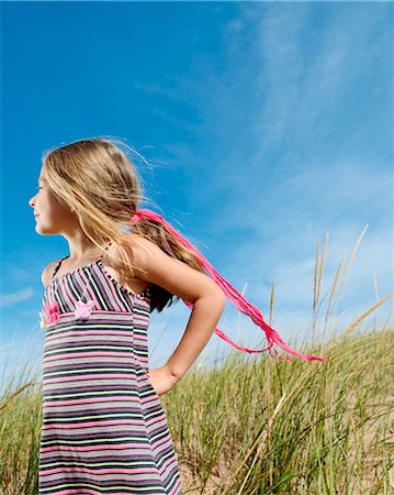 simsearch:6108-05866581,k - Little girl standing in sand dune Photographie de stock - Rights-Managed, Code: 877-06834765