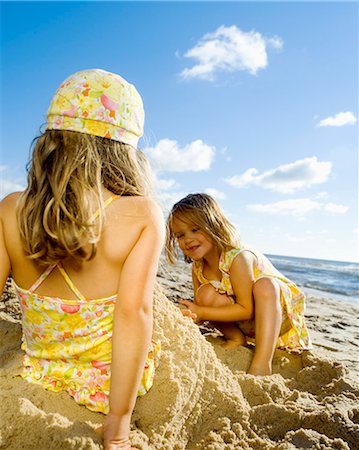 simsearch:877-06833417,k - Two little girls playing on the beach Stock Photo - Rights-Managed, Code: 877-06834772