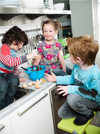 Kids cooking in the kitchen Stock Photo - Rights-Managed, Code: 877-06834961