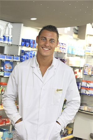 pharmacist (male) - France, drugstore, cheerful pharmacist Foto de stock - Con derechos protegidos, Código: 877-06835438