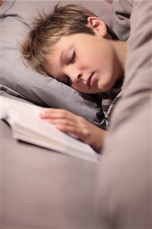 France, young boy in his bed with a book. Photographie de stock - Rights-Managed, Code: 877-06835813