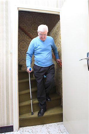 stairs inside house - France, senior people at home. Foto de stock - Con derechos protegidos, Código: 877-06835851