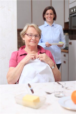 fett (fettreiche speisen) - France, young woman and a senior people. Stockbilder - Lizenzpflichtiges, Bildnummer: 877-06835863