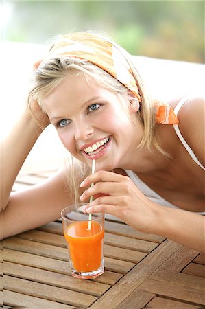 simsearch:877-06832470,k - Portrait woman smiling, on deck, drinking fruit juice, straw Stock Photo - Rights-Managed, Code: 877-06835920