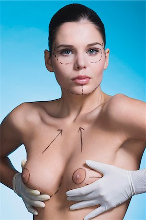 simsearch:877-06834255,k - Young woman with presurgical markings on breast and face Foto de stock - Con derechos protegidos, Código: 877-06836306