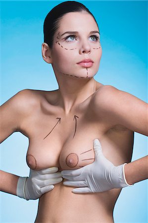 simsearch:877-06834255,k - Young woman with presurgical markings on breast and face Foto de stock - Con derechos protegidos, Código: 877-06836308