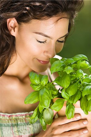 simsearch:877-06833082,k - Young woman with aromatic herbs Fotografie stock - Rights-Managed, Codice: 877-06832182