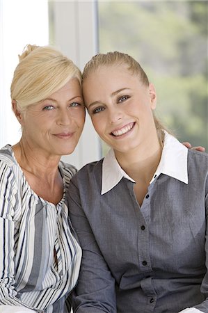 photononstop - Portrait of mother and daughter posing for the camera Photographie de stock - Rights-Managed, Code: 877-06832444