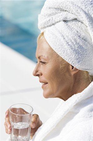 simsearch:877-06832470,k - Mature woman near a pool, holding a water glass Stock Photo - Rights-Managed, Code: 877-06832499