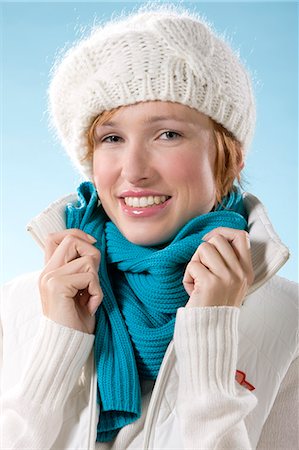 simsearch:877-06835868,k - Portrait of woman on light blue background Photographie de stock - Rights-Managed, Code: 877-06832892