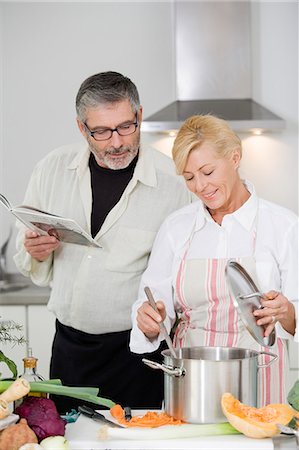 simsearch:877-06835868,k - Couple cooking Photographie de stock - Rights-Managed, Code: 877-06832984
