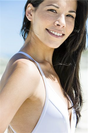 Brown-haired young woman on the beach, summer Stock Photo - Rights-Managed, Code: 877-06833015