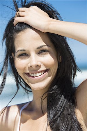simsearch:877-06833016,k - Brown-haired young woman on the beach, summer Foto de stock - Con derechos protegidos, Código: 877-06833018