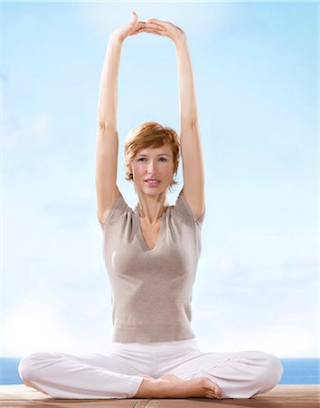 simsearch:877-06833378,k - Young woman in yoga position Foto de stock - Con derechos protegidos, Código: 877-06833168