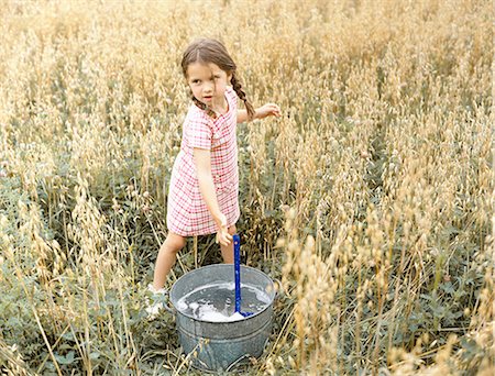 simsearch:877-06833417,k - Little girl playing with a bucket of water Stock Photo - Rights-Managed, Code: 877-06833270