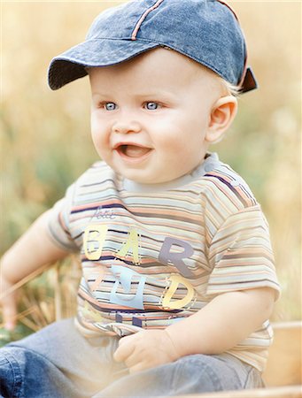 simsearch:877-06833417,k - Baby sitting, outdoors Stock Photo - Rights-Managed, Code: 877-06833281