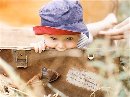 simsearch:877-06833417,k - Baby boy biting a suitcase Stock Photo - Rights-Managed, Code: 877-06833282