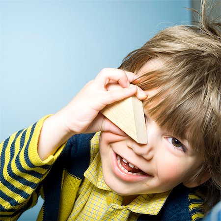 play the triangle - Portrait of smiling boy Stock Photo - Rights-Managed, Code: 877-06833316