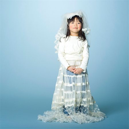 simsearch:649-06812646,k - Little girl with wedding clothes Photographie de stock - Rights-Managed, Code: 877-06833318
