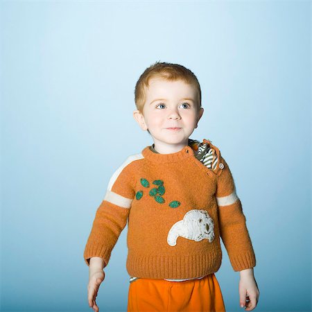 simsearch:877-06833387,k - Little boy looking up Stock Photo - Rights-Managed, Code: 877-06833338