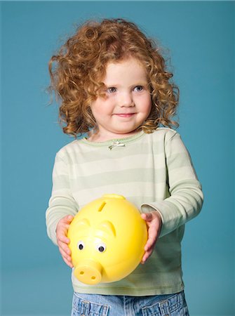 simsearch:877-06833378,k - Little girl holding piggy bank Foto de stock - Con derechos protegidos, Código: 877-06833378