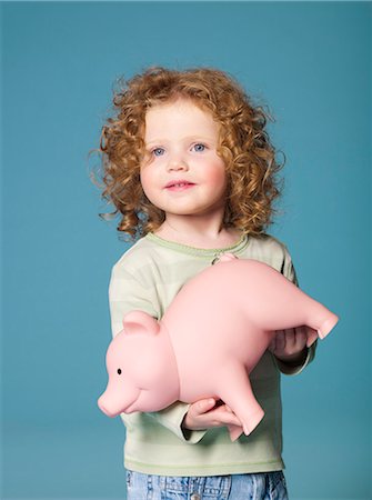 simsearch:877-06833378,k - Little girl holding piggy bank Foto de stock - Con derechos protegidos, Código: 877-06833381