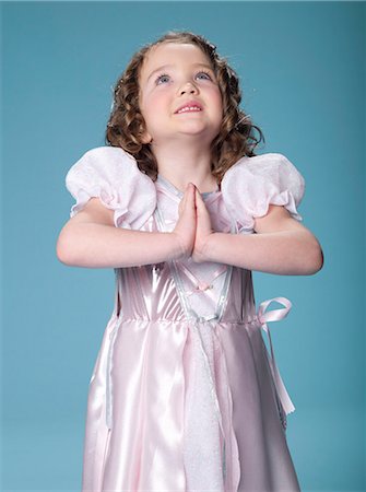 simsearch:649-06812646,k - Girl wearing princess dress, looking up Photographie de stock - Rights-Managed, Code: 877-06833399