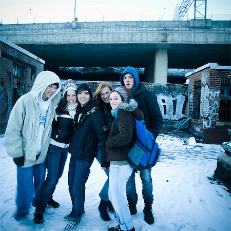 simsearch:877-06833986,k - 6 teenagers outside, winter Photographie de stock - Rights-Managed, Code: 877-06833505