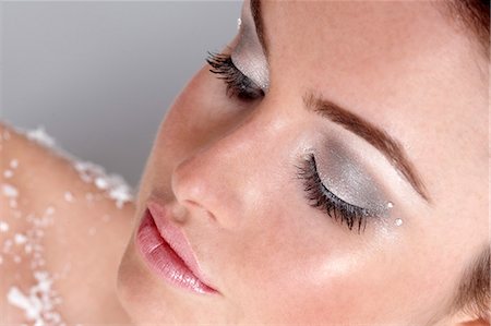 eyelash - Close-up on the face of a woman, paste on eyelid, make-up Stock Photo - Rights-Managed, Code: 877-06833556