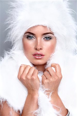 Woman wearing white fur Photographie de stock - Rights-Managed, Code: 877-06833576