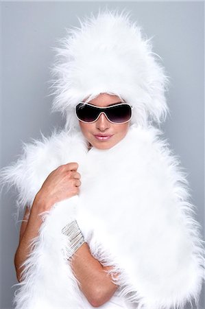 Woman wearing white fur Photographie de stock - Rights-Managed, Code: 877-06833571
