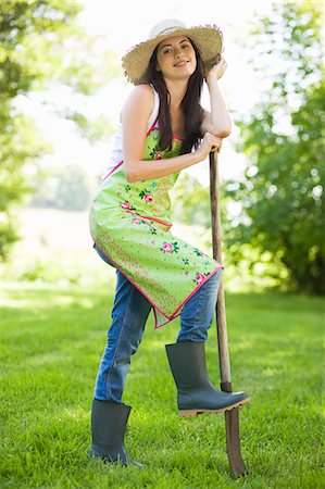 simsearch:6108-05856096,k - Young woman with foot on a spade Fotografie stock - Rights-Managed, Codice: 877-06833879