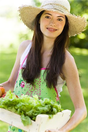 Young woman holding a crate of vegetables Stock Photo - Rights-Managed, Code: 877-06833870