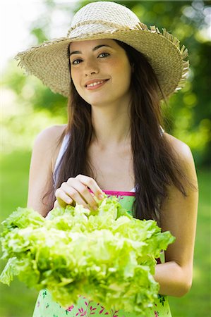 simsearch:877-06833082,k - Young woman holding a lettuce Fotografie stock - Rights-Managed, Codice: 877-06833873